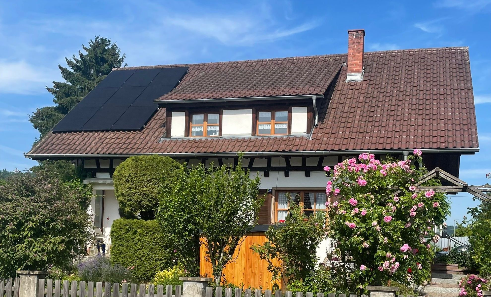 schöne Ferienwohnung in Einfamilienhaus in Owingen am Bodensee mit Blumengarten und Fachwerk