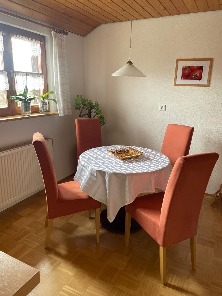 Sitzecke in heller moderner Ferienwohnung in Owingen am Bodensee